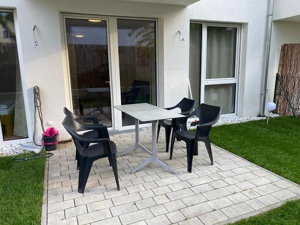 Modern Apartment With Garden Near City Center Vienna Austria
